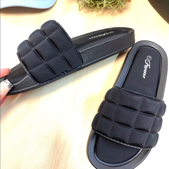 Black padded sandals / slides - Picture 3 of 4